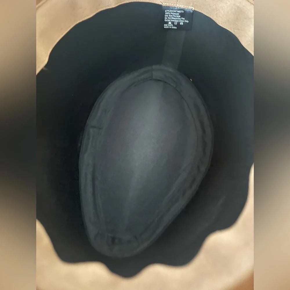 Women’s Hat - Picture 4 of 5